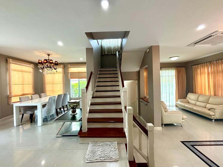 House with Shared Pool in Sukhumvit 